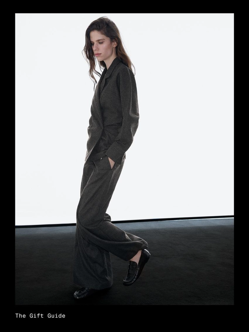 Брюки с широкими штанинами