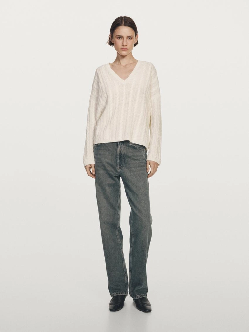 Свитер с плетеным узором и v-образным вырезом