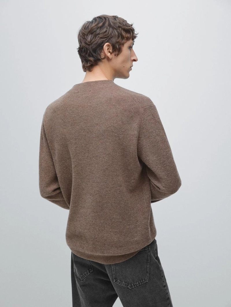 Свитер с круглым вырезом и пуговицами из вязаного полотна