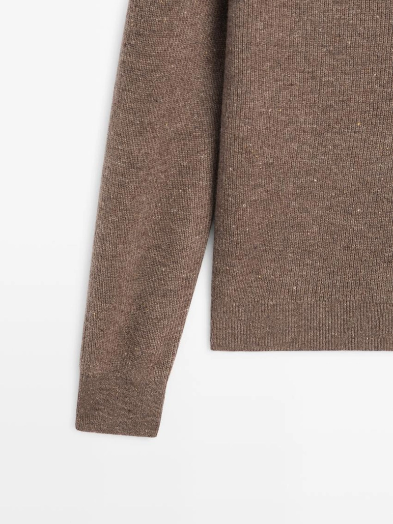 Свитер с круглым вырезом и пуговицами из вязаного полотна