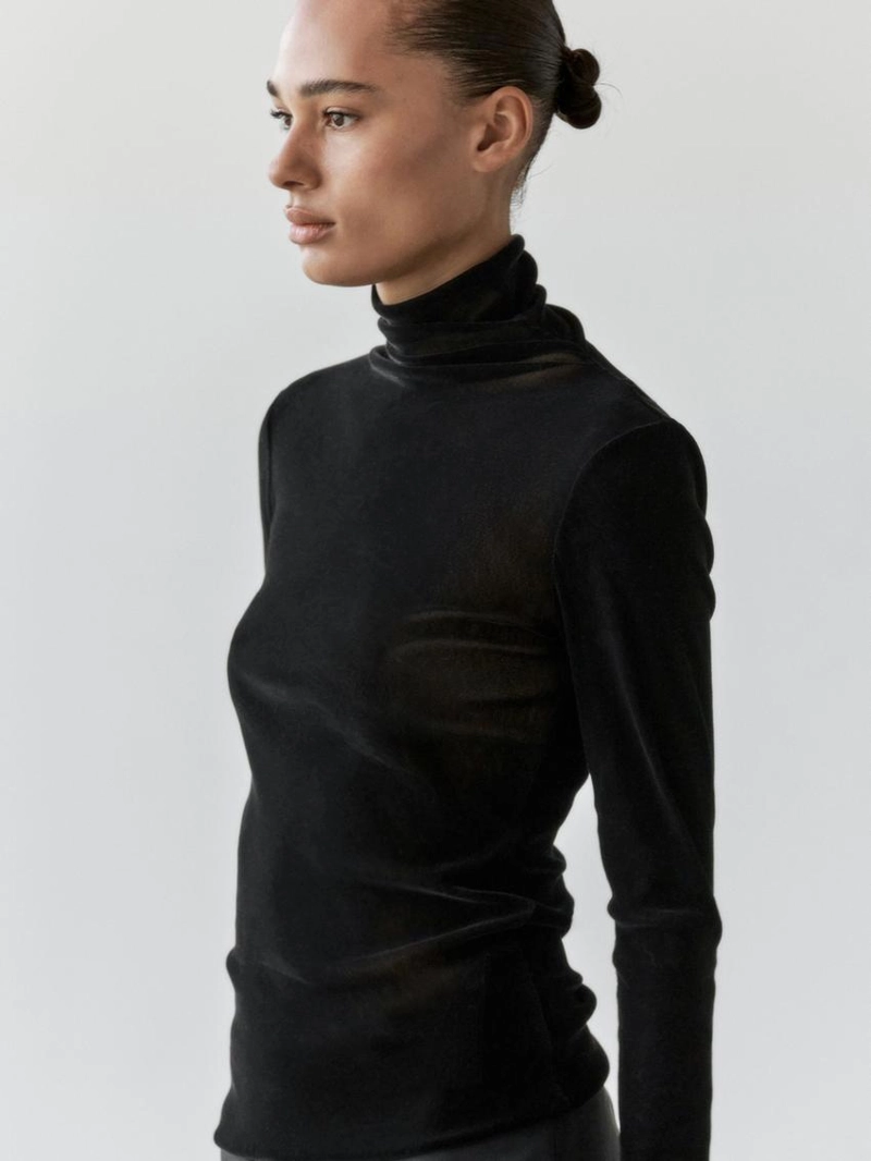 Прозрачная длиннорукавная футболка