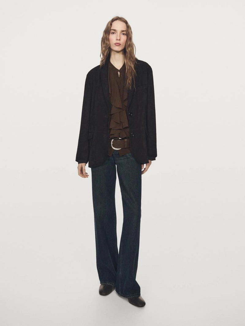 Блузка с оборками и разрезами