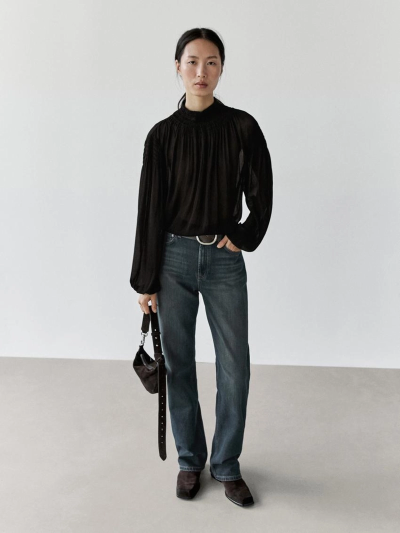 Блузка с деталями воротника