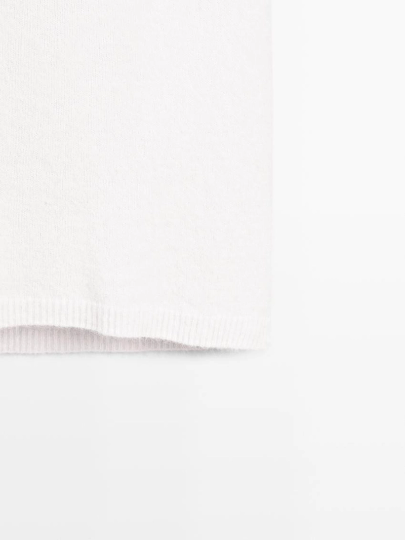 Белая худи из альпаки с передником