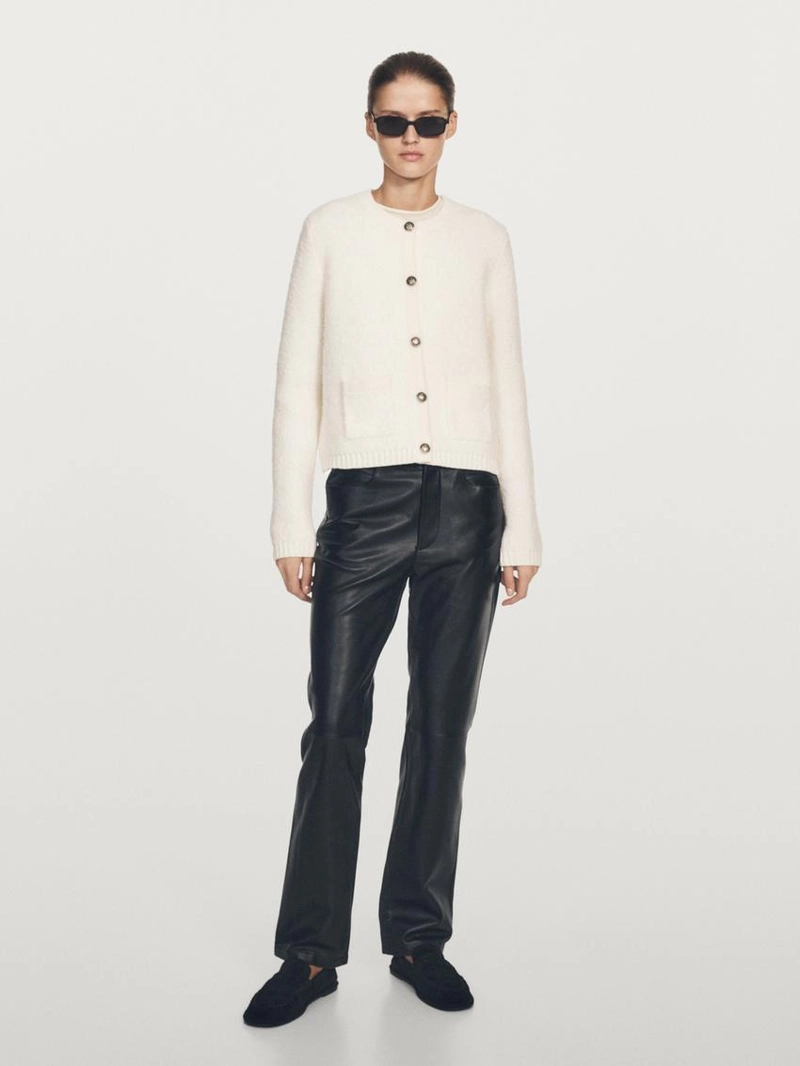 Короткий вязаный кардиган с деталями золотых пуговиц