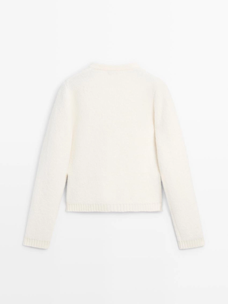 Короткий вязаный кардиган с деталями золотых пуговиц