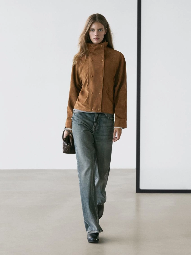 Замшевая куртка с деталями на пуговицах