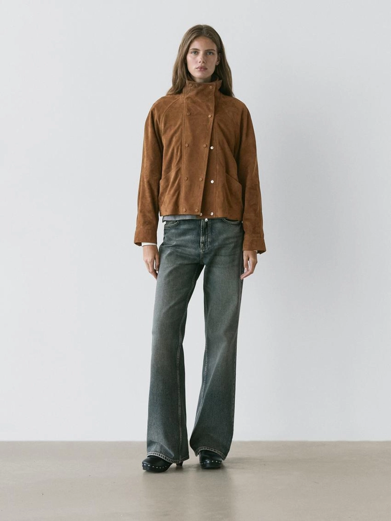 Замшевая куртка с деталями на пуговицах