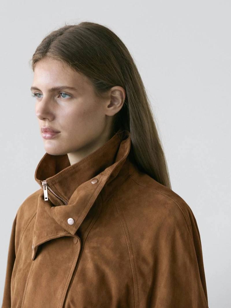 Замшевая куртка с деталями на пуговицах