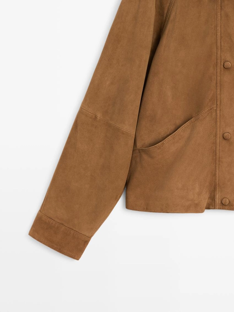 Замшевая куртка с деталями на пуговицах