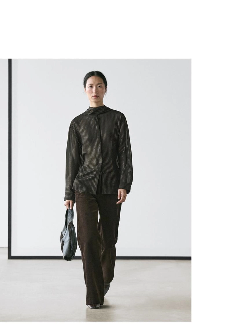 Рубашка свободного кроя с воротником-шарфом