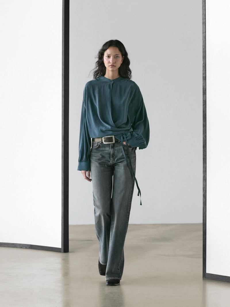 Блузка с запахом и стойкой