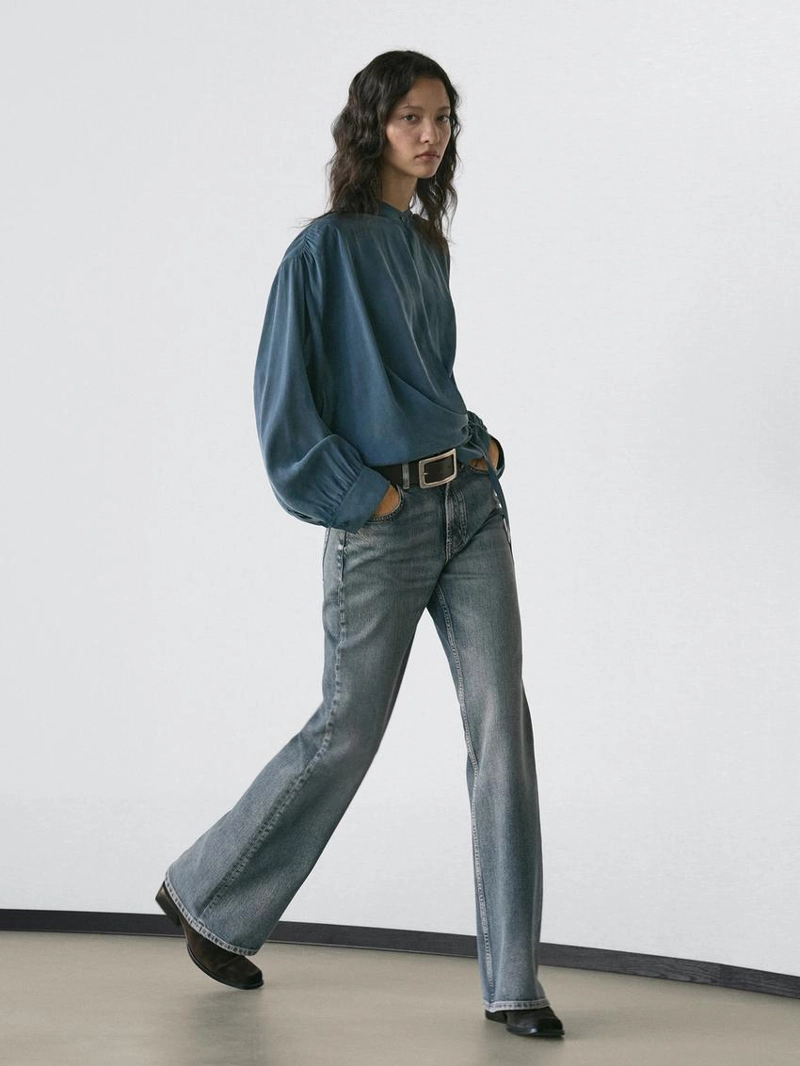 Блузка с запахом и стойкой