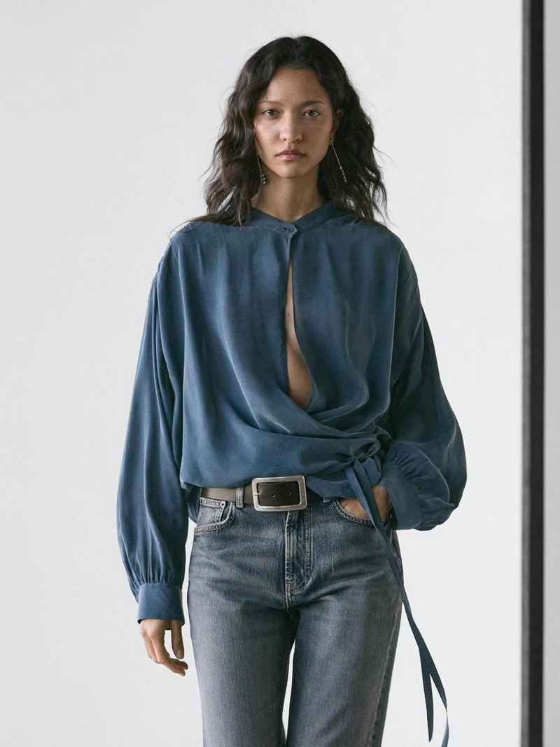 Блузка с запахом и стойкой