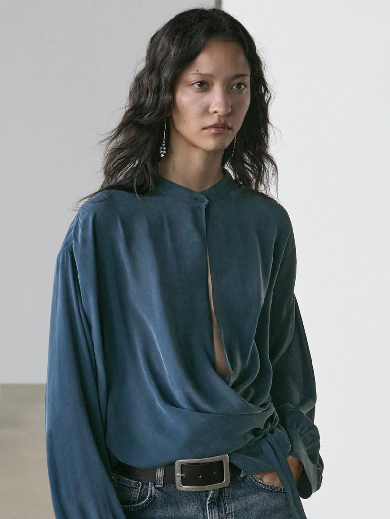 Блузка с запахом и стойкой