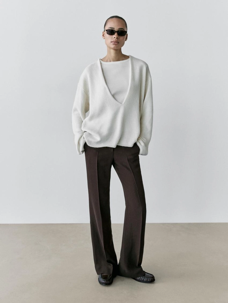 Брюки с карманами и расклешенным кроем