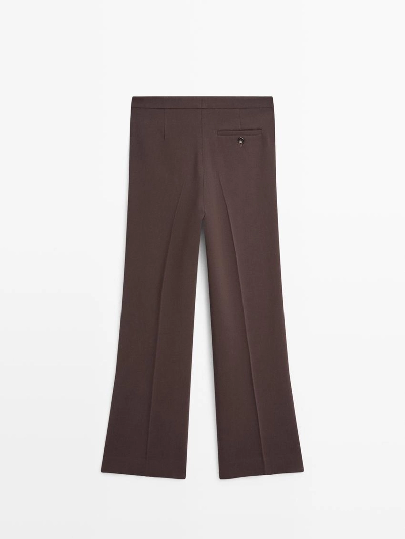 Брюки с карманами и расклешенным кроем