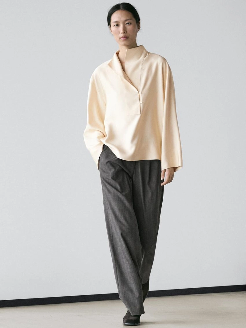 Блузка с биб-деталями