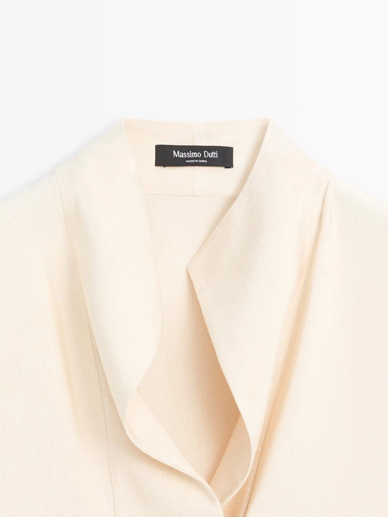 Блузка с биб-деталями