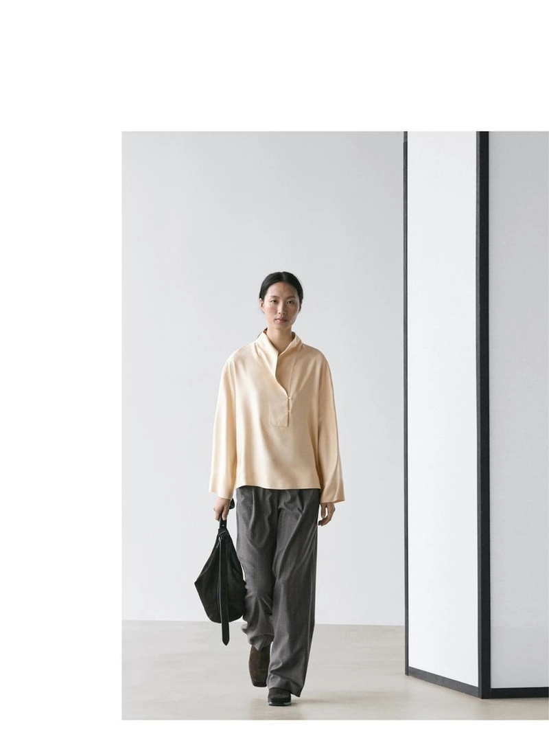 Блузка с биб-деталями