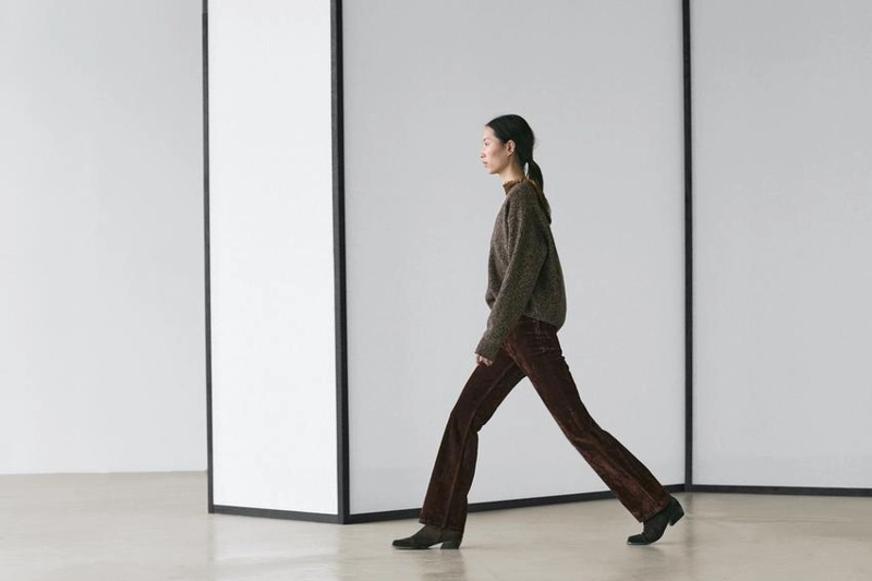 Джинсы прямого кроя с высокой талией и бархатным покрытием