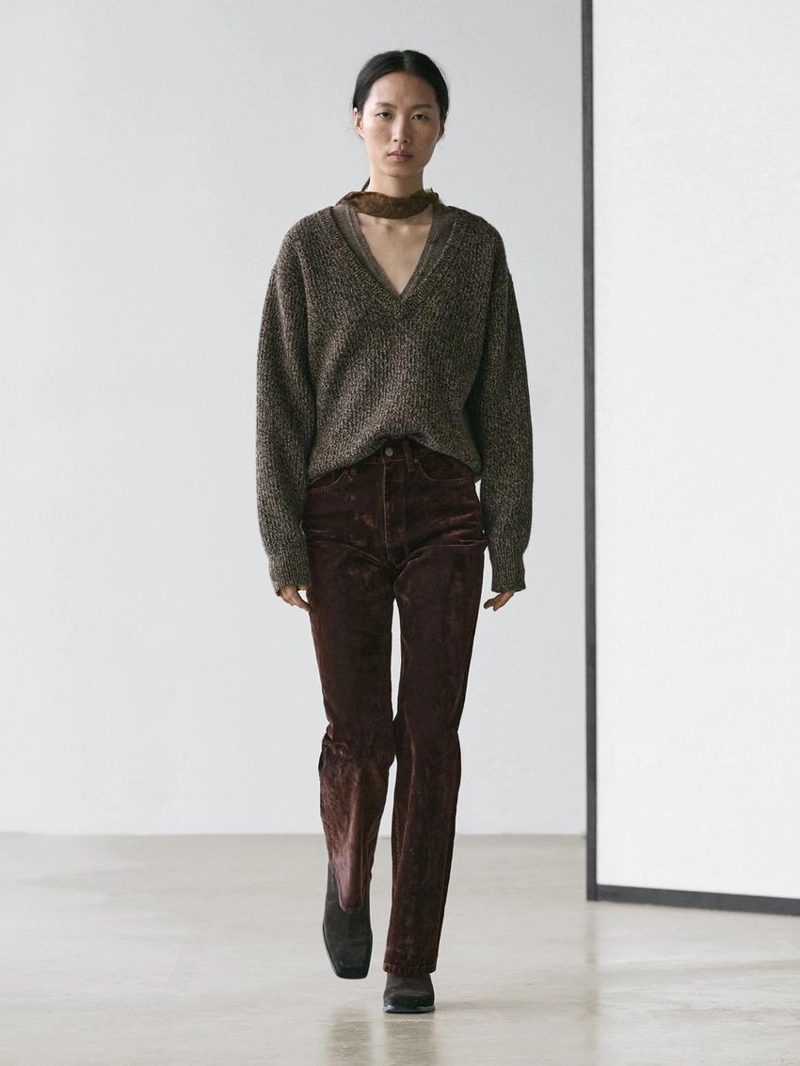 Джинсы прямого кроя с высокой талией и бархатным покрытием