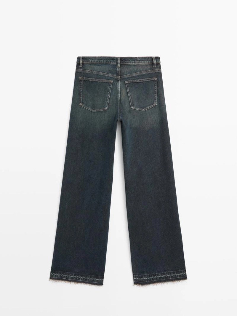 Джинсы с расклешенными штанинами средней посадки