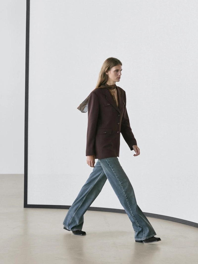 Пиджак с карманами и лацканом