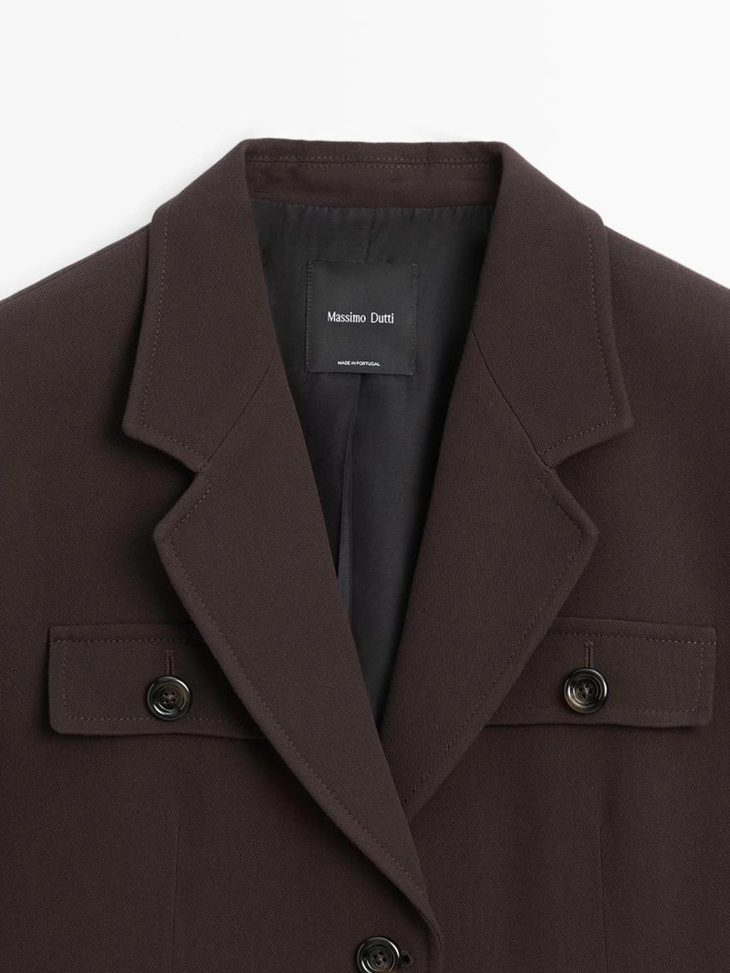 Пиджак с карманами и лацканом