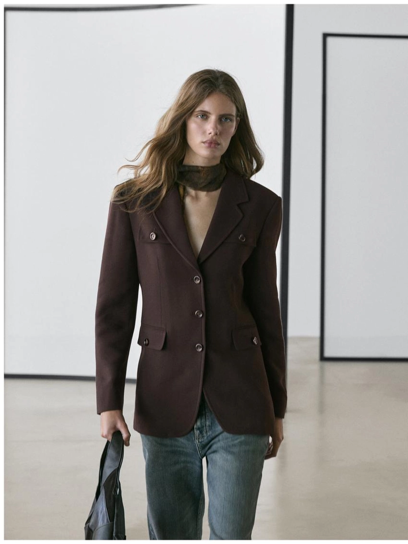 Пиджак с карманами и лацканом