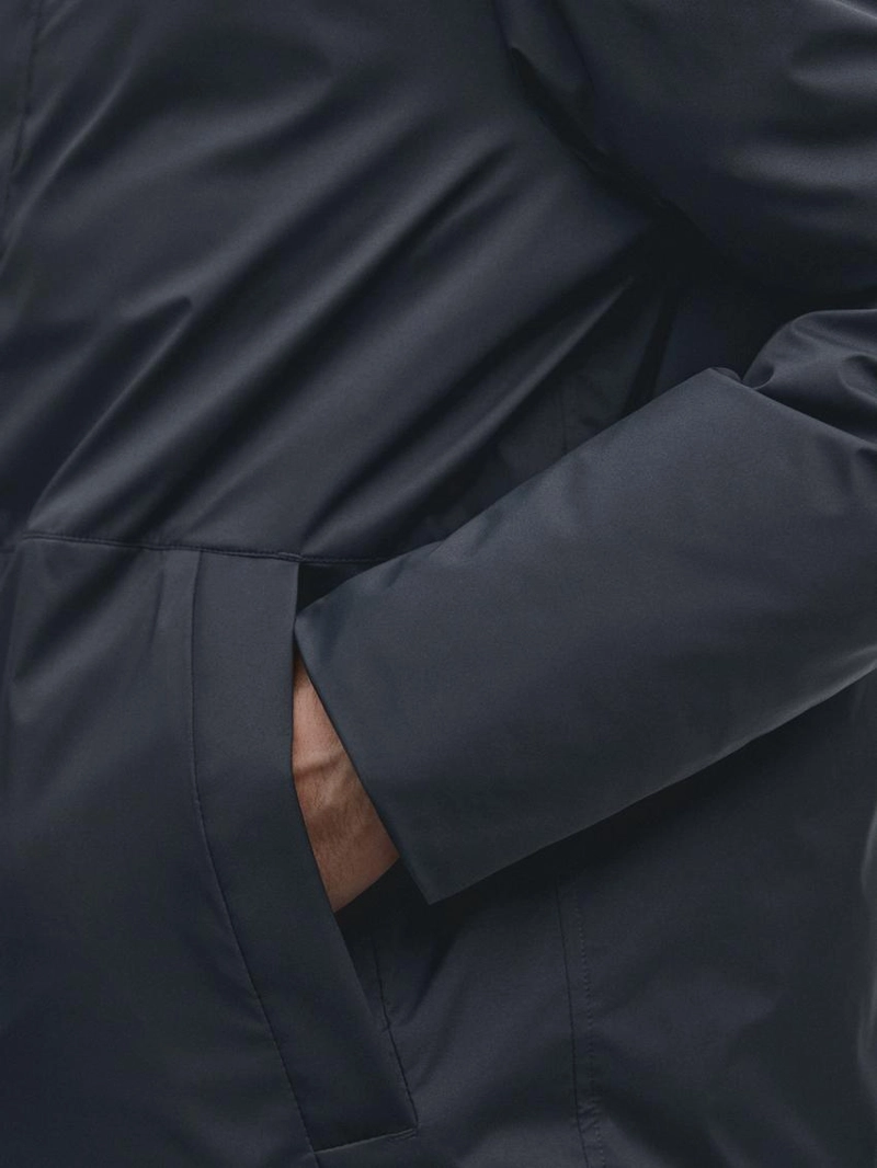 Короткая пуховая куртка с водоотталкивающей обработкой