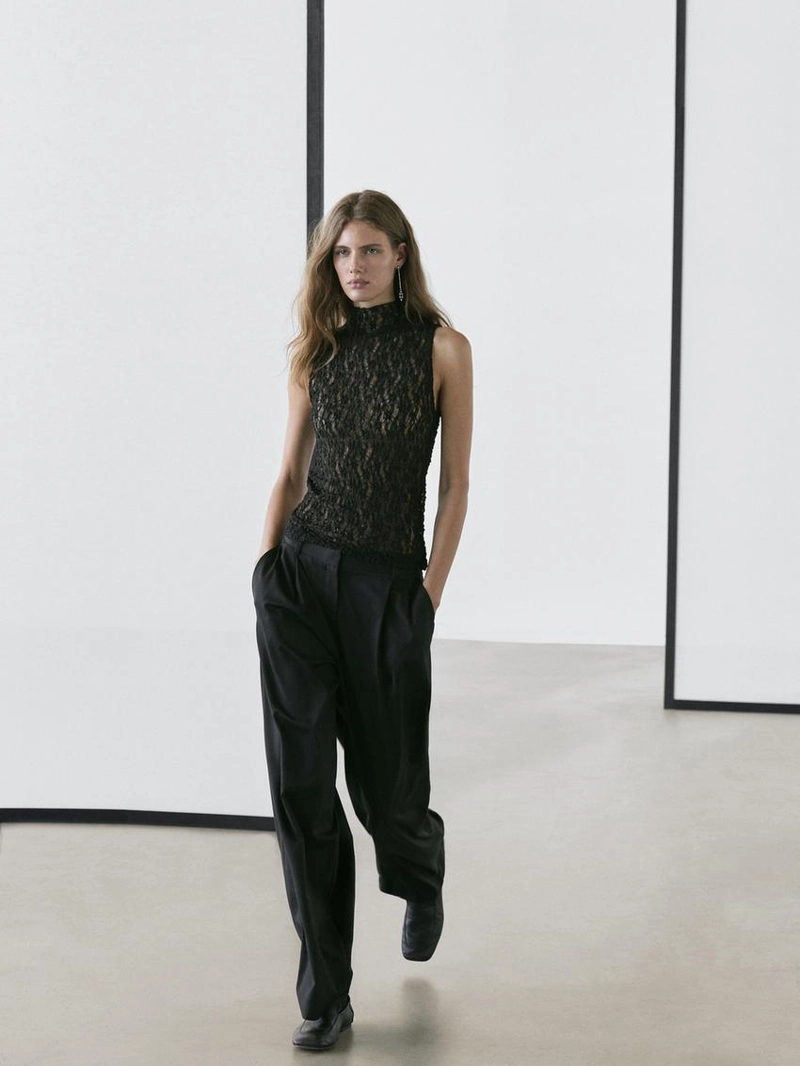 Прозрачный топ из кружева