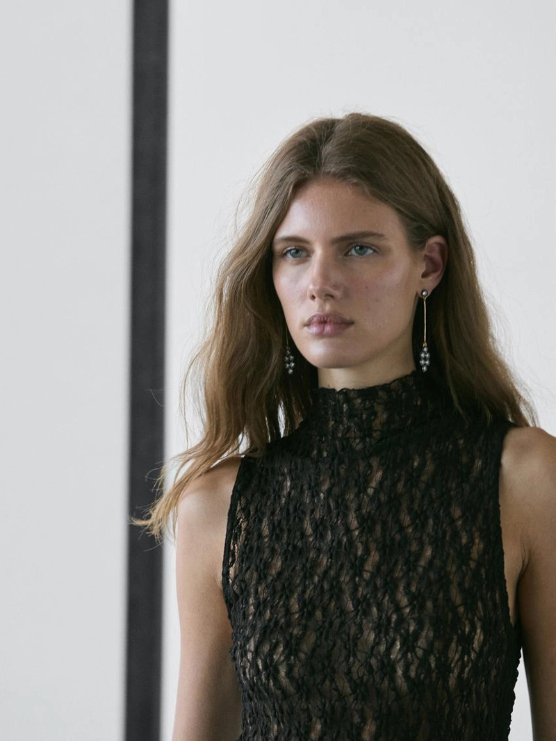 Прозрачный топ из кружева