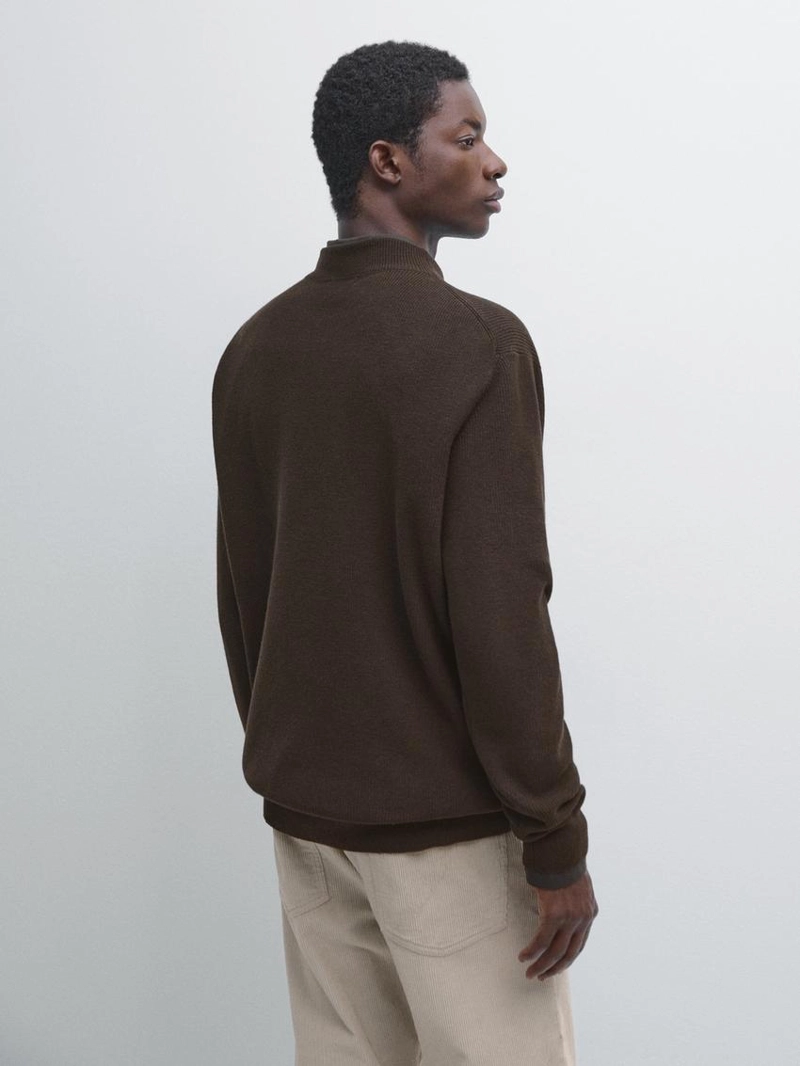 Вязаный свитер из хлопково-шерстяной смеси с макогоньким воротником