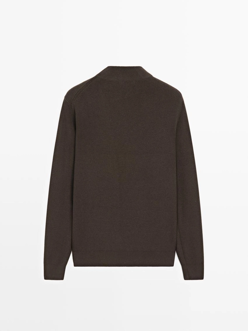 Вязаный свитер из хлопково-шерстяной смеси с макогоньким воротником