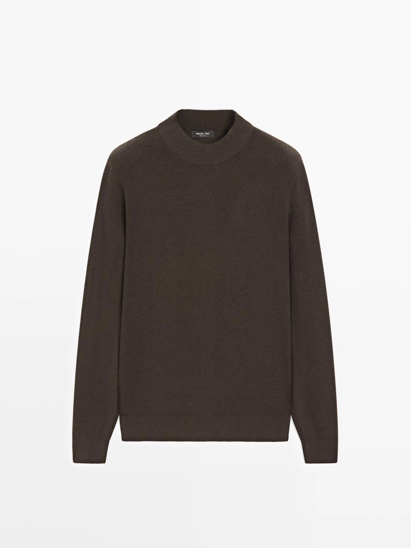 Вязаный свитер из хлопково-шерстяной смеси с макогоньким воротником