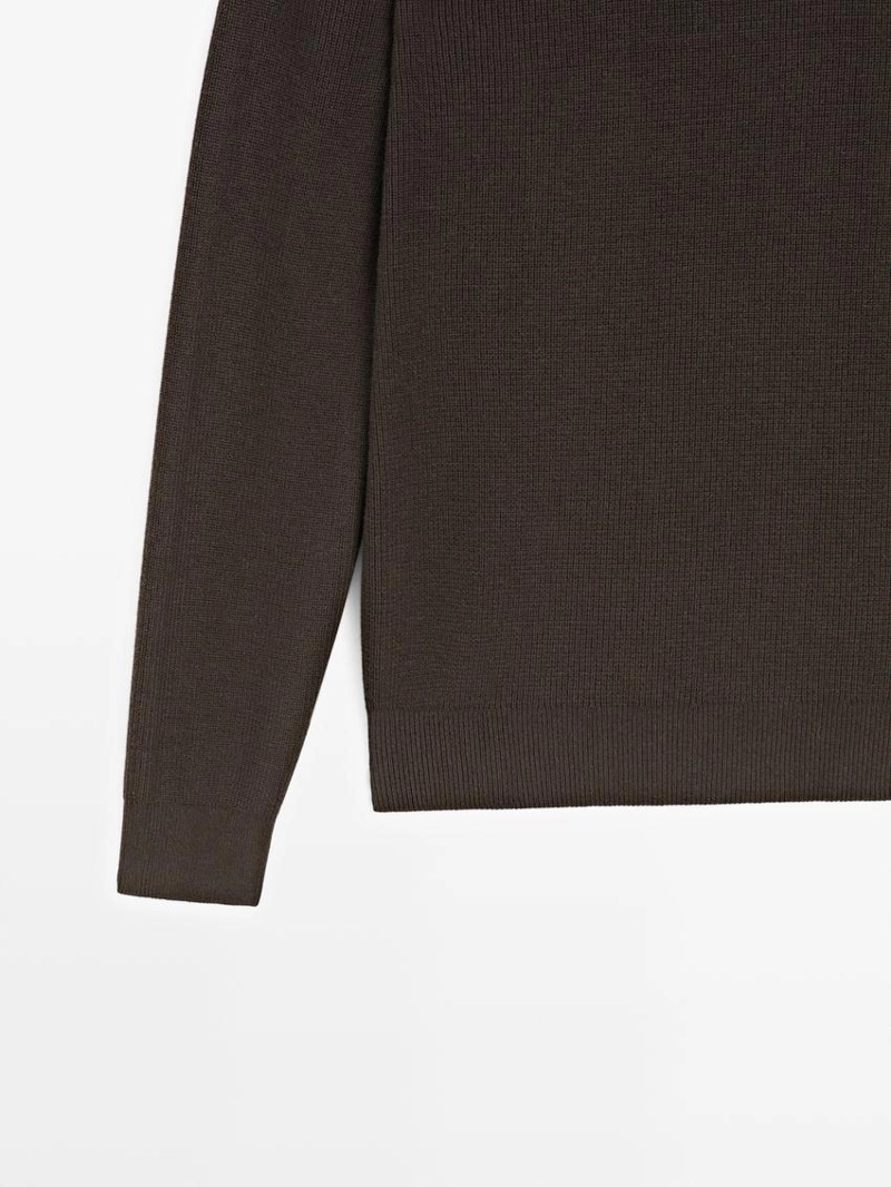 Вязаный свитер из хлопково-шерстяной смеси с макогоньким воротником