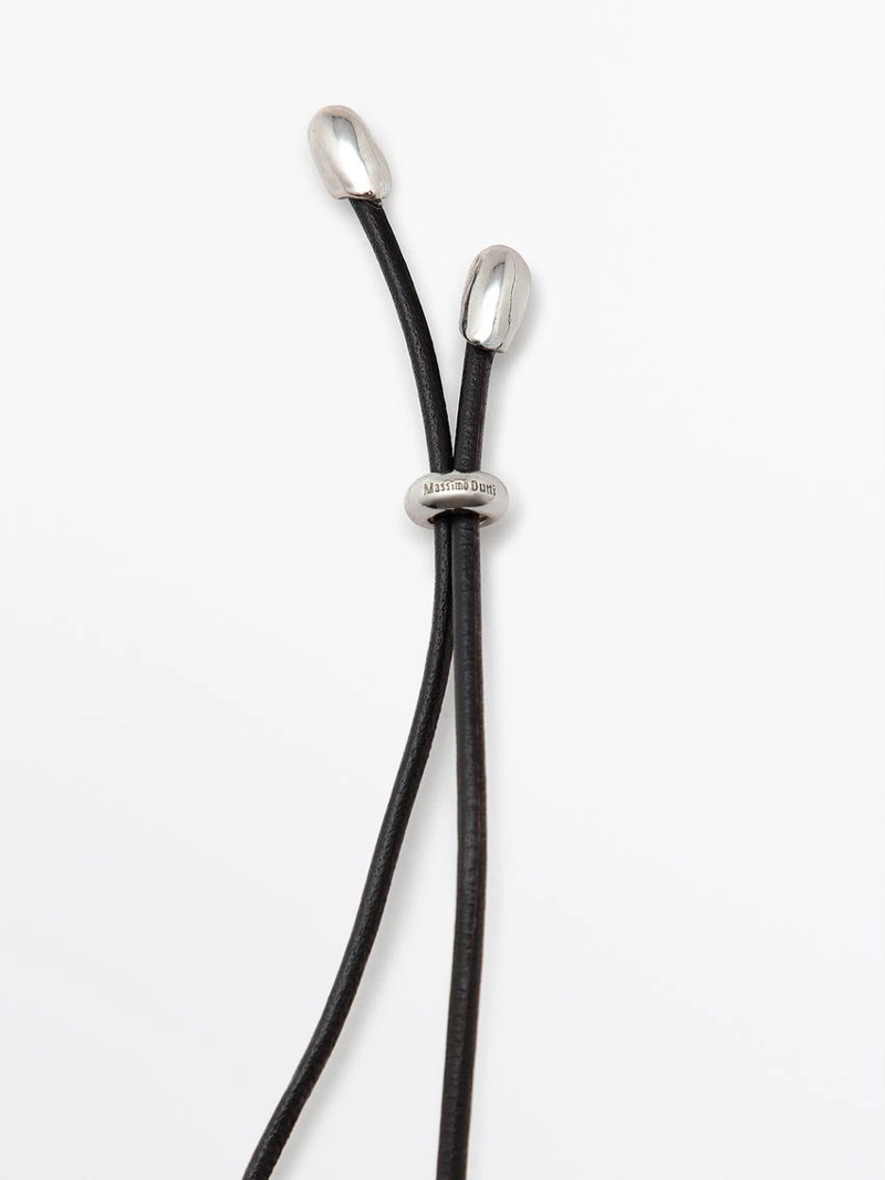 Кожаное ожерелье с неправильным элементом