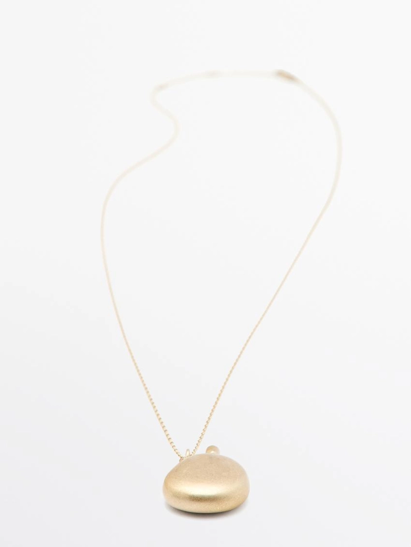 Ожерелье с металлическим подвеской