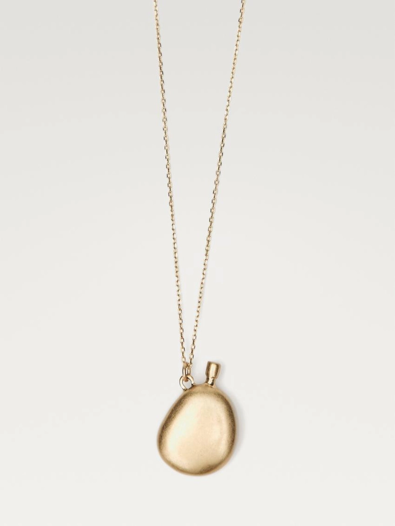 Ожерелье с металлическим подвеской