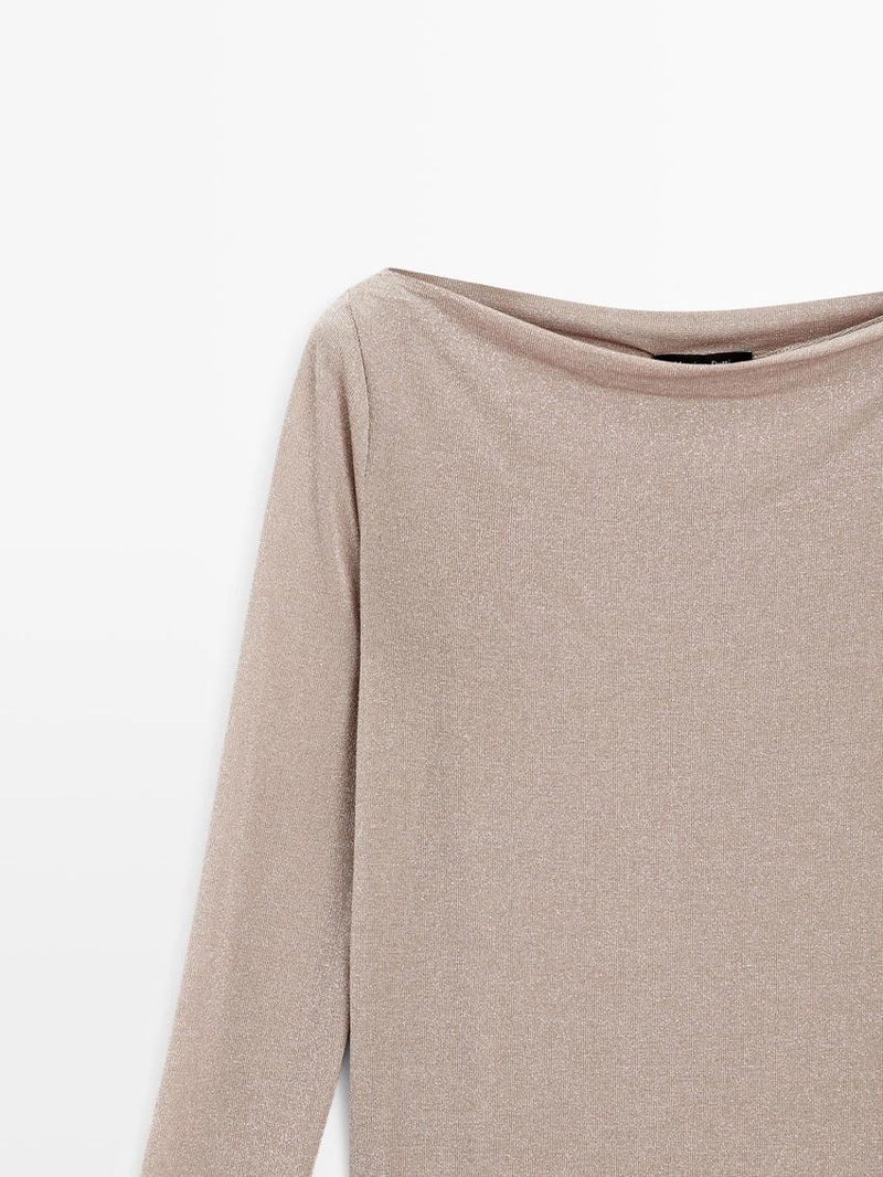 Футболка с лодочкой и металлическим блеском