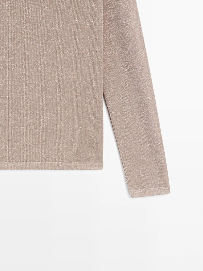 Футболка с лодочкой и металлическим блеском