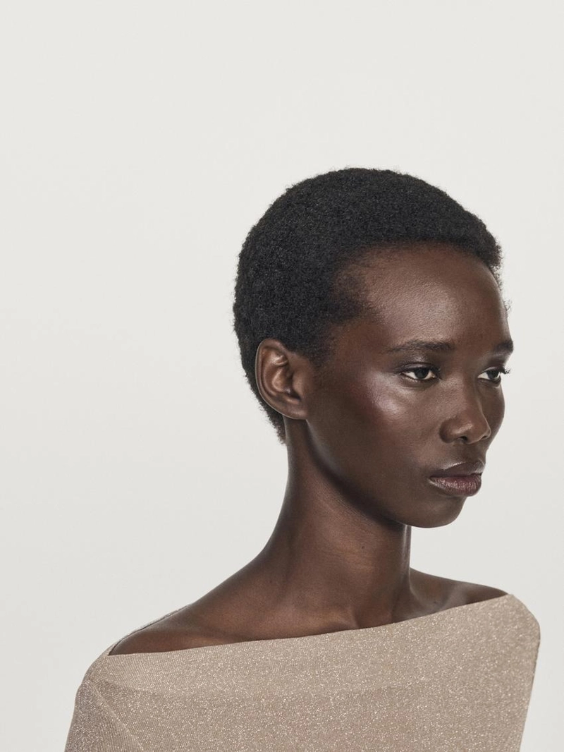 Футболка с лодочкой и металлическим блеском