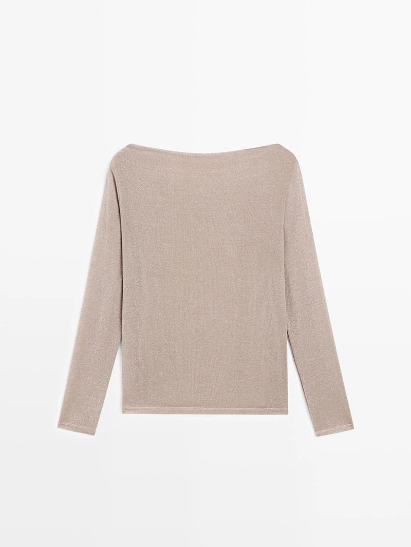 Футболка с лодочкой и металлическим блеском