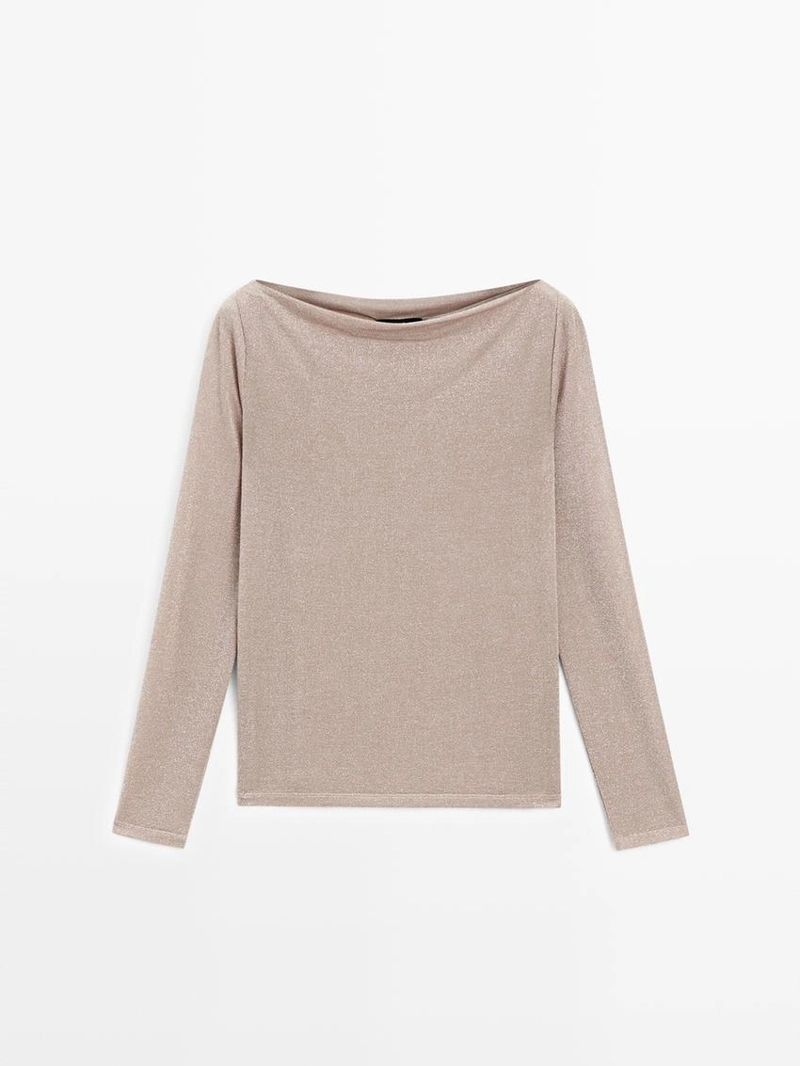 Футболка с лодочкой и металлическим блеском