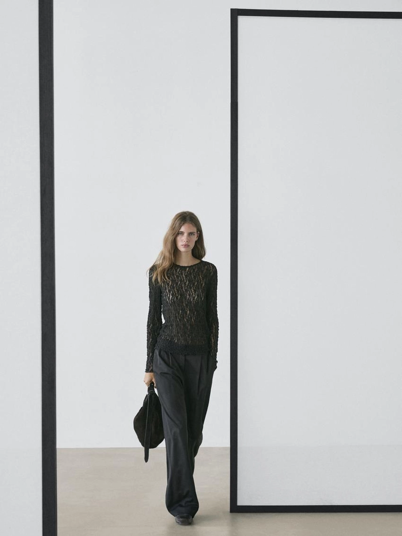 Топ с открытой вязкой, длинными рукавами и кружевом