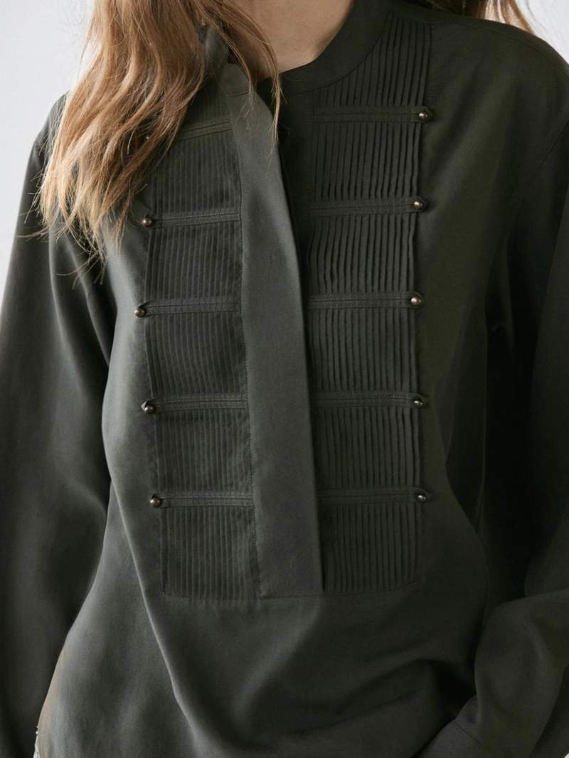 Рубашка с застежкой на пуговицы и стойкой воротником