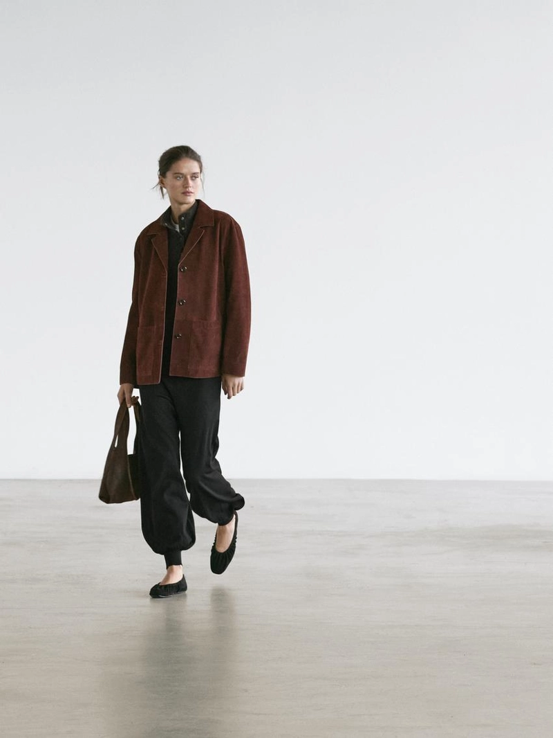 Пиджак с лацканами из замши