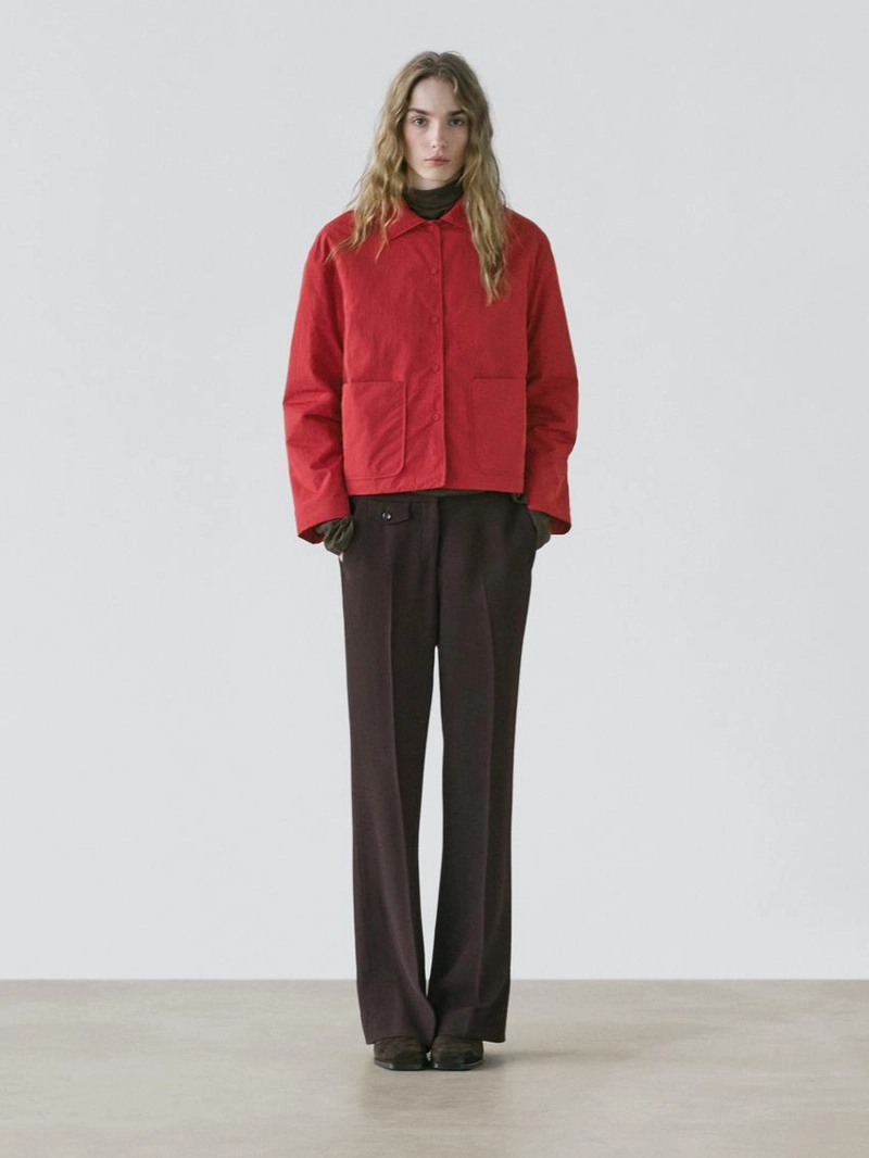 Короткая пуховая куртка с карманом