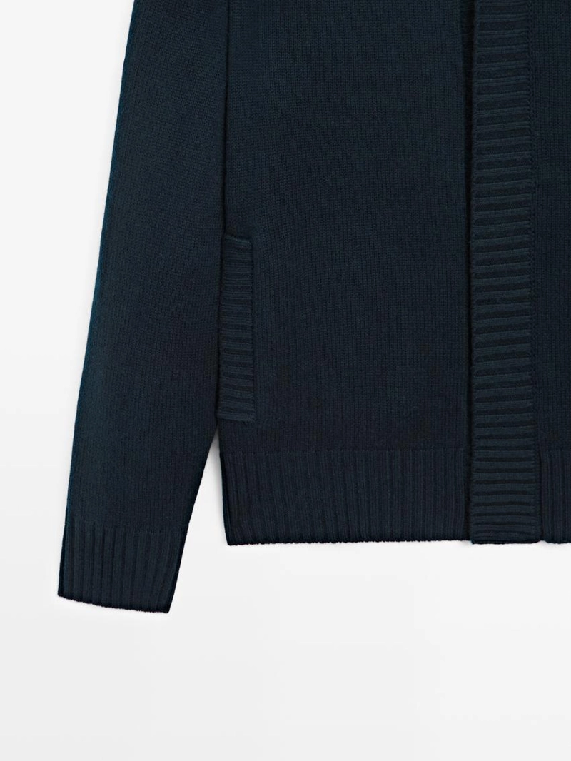 Кардиган с V-образным вырезом из шерстяной смеси